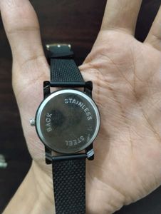 Sleek Black Mesh Band Quartz Watch