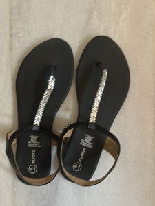 Stylish Black Flat Sandals with Embellishment