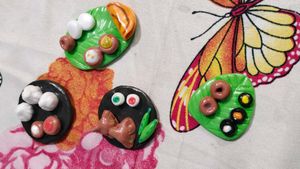 4 handmade Food Themed Clay fridge magnet