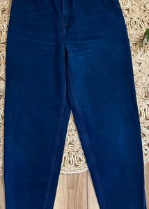 Vintage 90s high waisted tapered leg mom fit jeans