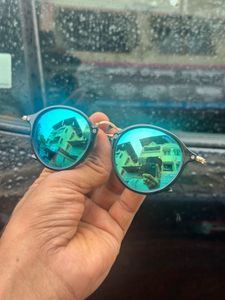 Ray-Ban Round Sunglasses with Blue Lenses