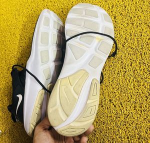 Nike Men's Black Darwin Sneakers(Original FYI)