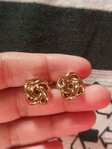 Elegant Gold Knot Earrings