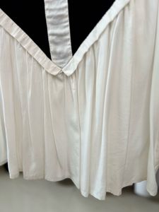 Chic Black &amp; White Pleated Top
