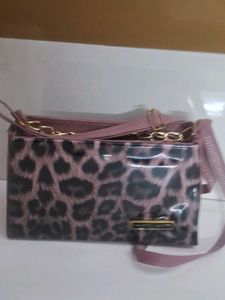 Chic Leopard Print Crossbody Bag