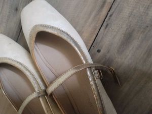 Chic White &amp; Gold Mary Jane Flats