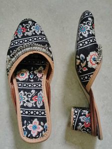 Floral Embroidered Women's Flats