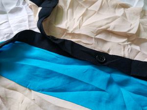 Colorblock Sleeveless Collared Top