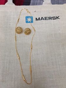 4 Neckchains and one pair earings