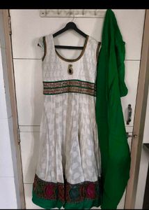 Elegant White Kurta Set with Green Dupatta