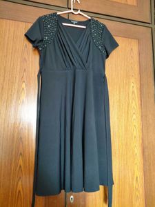 Elegant Black Embellished Short Sleeve Dress