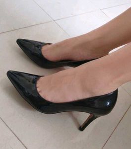 Elegant Black Pointed-Toe Stiletto Heels