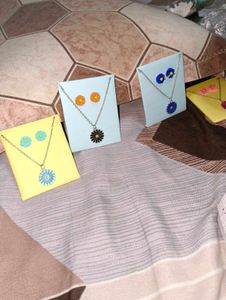 Assorted Jewellery Set 45 pc  freebies also