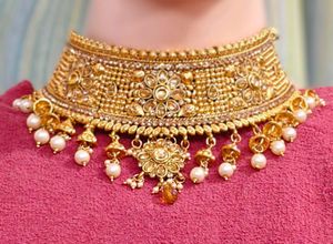 Exquisite Gold-Toned Choker Necklace Set