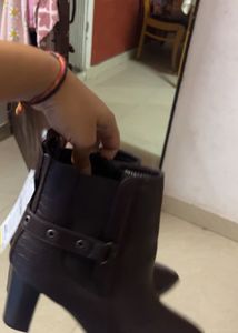 Chic Brown Croc Embossed Heeled Boots