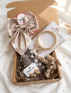 baddies gift hamper 🤎Cute Hair Accessories Set Gi
