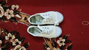 Relaxo White Canvas Sneakers
