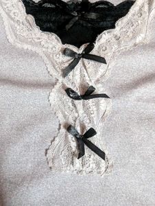 Conquette gray bow top with lace detailing 🤍🩶