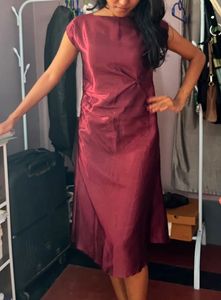 Elegant Burgundy Midi Dress