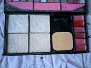 Versatile Makeup Palette