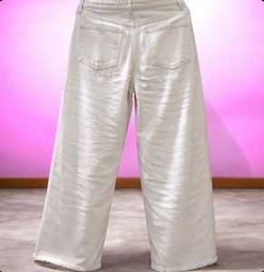 Stylish Wide-Leg Cropped Jeans