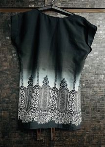Elegant Black Printed Top