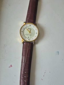 Elegant Gold Tone Watch