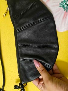 Black classy chic sling bag