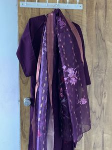 Elegant burgundy Embroidered Kurta Set
