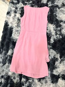 Chic Pink Sleeveless Dress with Buckle Detail