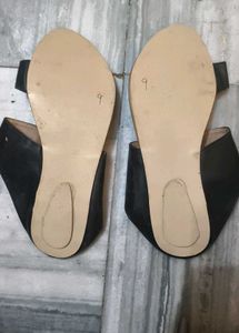 Stylish Black Flat Sandals
