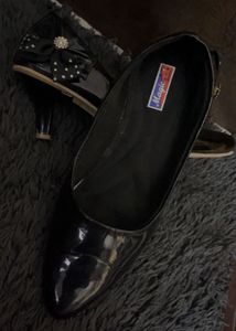 Chic Black Patent Bow Heels