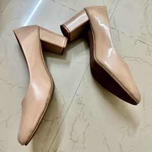 Glossy Pumps