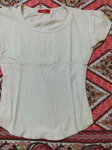 Levi's Cream T-Shirt