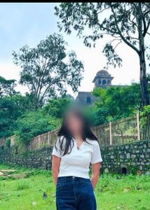 combo of Wide Leg Jeans and white polo tshirt
