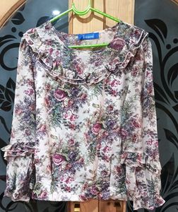 Floral Blouse &amp; Jeans Outfit