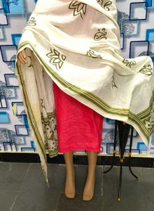 Elegant Ethnic Dupatta with Design Floral Motifs