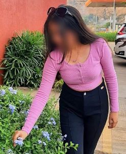 Pretty in Pink 💕 Ribbed Long-Sleeve Crop Top