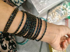 Elegant Dark Blue Glass Rain Drop Bangles Set
