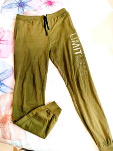 💚Olive Green Joggers printed"LIMITLESS"