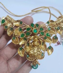 Exquisite Gold Necklace &amp; Earrings Set