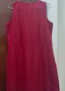 Maroon V-Neck Sleeveless Kurta
