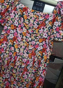 Xl Crepe Dress and Length Of Ttge Dress Is Above The Knees.
