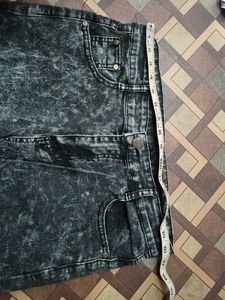 ⚡ ⚡ Flash Sale ⚡ ⚡ Distressed Denim Jeans