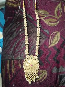 Exquisite Gold-Tone Necklace with Pearls