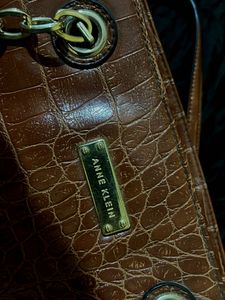 Stylish Croc-Embossed Handbag