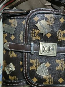 Imported Oathaso Moshoino Sling Bag 🛍️🛍️💰💰