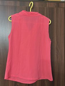 Chic Sleeveless Pink Top