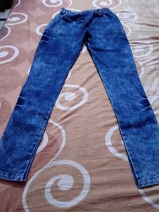 Stylish Blue Wash Jeans with Embellished Details
