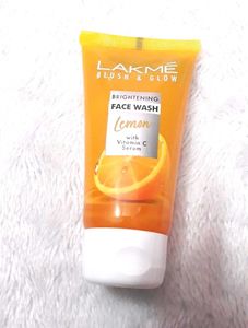 LAKME Blush & Glow Brightening Lemon Facewash, Wit